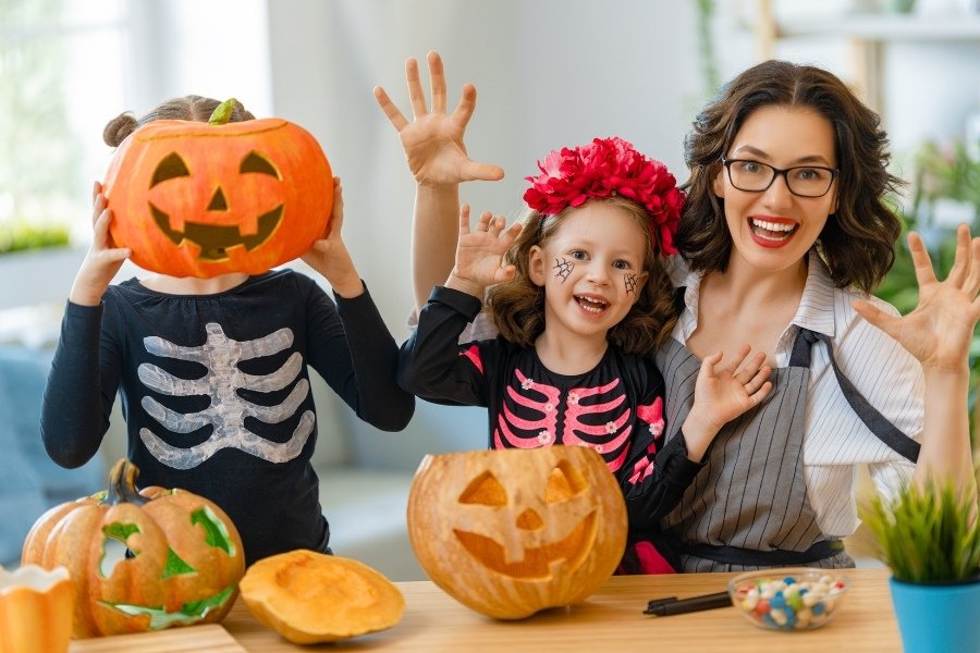 look for free holiday fun and add it to your holiday planning to stay out of debt