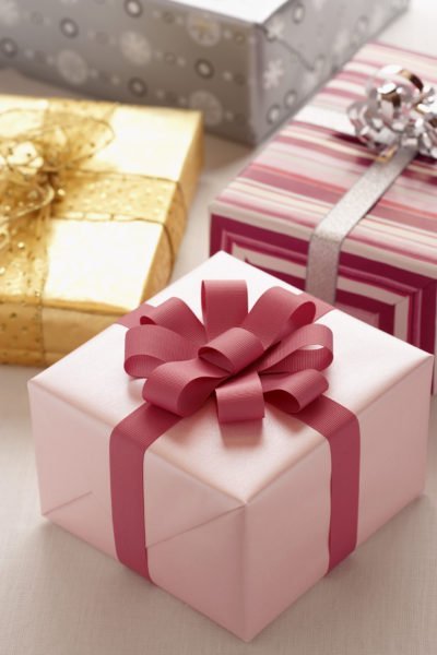 save money on gifts for friends